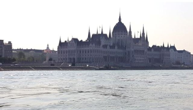 2016 3 Das Parlament in Budapest