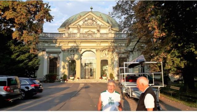 2016 5 Hotel Duna Paks vor der letzten Etappe zur Grenze nach Serbien ein altes Jagdschloss von Prinz Eugen von Savoyen